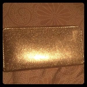 I’m selling a Beautiful wallet🥳